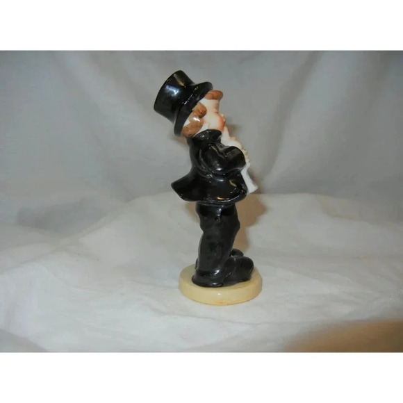 Vintage Figurine of man/boy in tunexdo and top hat playing‎ the clarinet, Japan - Picture 4 of 5